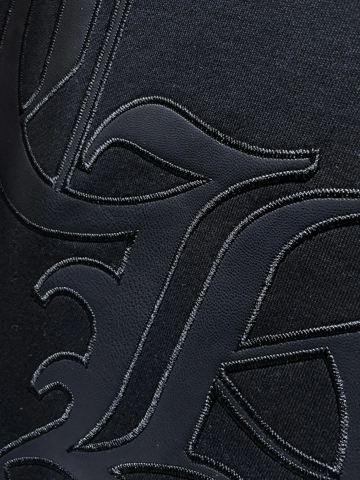 P260 Chrome Hearts Classic Dark Series Crow Cross Embroidery Patch Leather Hooded Sweatshirt Improved customized version of 1:1 high-weight high-quality fabric Recommended Color: Gray Black Size: S, M, L, XL